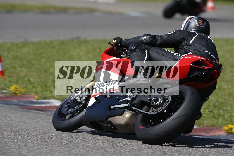 /Archiv-2024/29 12.06.2024 MOTO.CH Track Day ADR/Gruppe gelb/backside